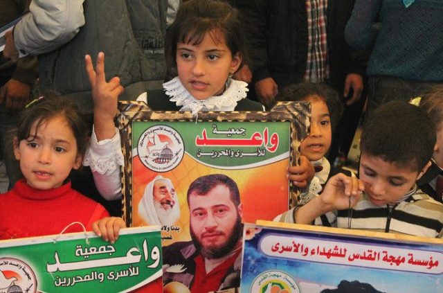 130408-children-prisoner-protest